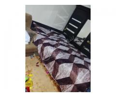 غرفة نوم مع الفرشة للبيع