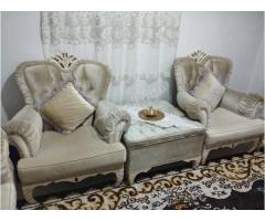 طقم كنب مع طاولات للبيع