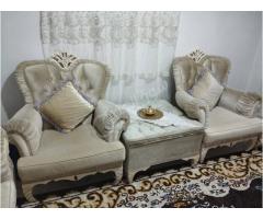 طقم كنب مع طاولات للبيع