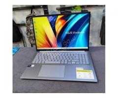 لابتوب Asus Vivobook للبيع