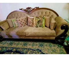 طقم كنب مع الطاولات للبيع
