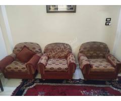 طقم كنب مع صوفاية صندوق للبيع