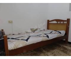 تخت مفرد ونص مع الفرشة للبيع