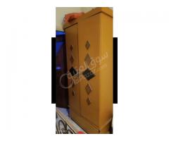 تخت مع خزانة للبيع