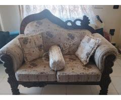 طقم كنب بحالة جيدة للبيع