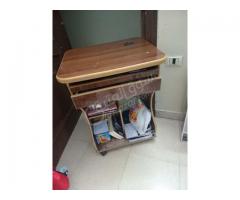 طاولة كمبيوتر للبيع