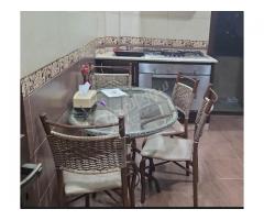 طاولة سفرة مع 4 كراسي للبيع