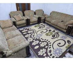 طقم كنب مع طقم طاولات للبيع